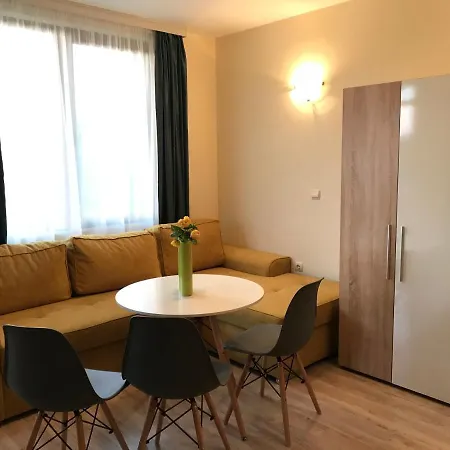 Apartment студио приятели